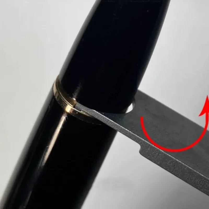 Chave para Remoção de Pistão de Caneta Tinteiro: Ferramenta Essencial para Manutenção"
"Manutenção Eficiente de Canetas Tinteiro com a Chave para Pistão"
"Chave de Remoção para Caneta Tinteiro: Compatível com Pelikan, Montblanc e Mais"
"Ferramenta de Aço para Remoção de Pistão de Canetas de Luxo"
"Chave de remoção de pistão de caneta tinteiro
Ferramenta de manutenção para caneta Montblanc
Chave para caneta Pelikan
Acessório de manutenção de caneta tinteiro
Ferramenta para remoção de pistão de caneta de luxo