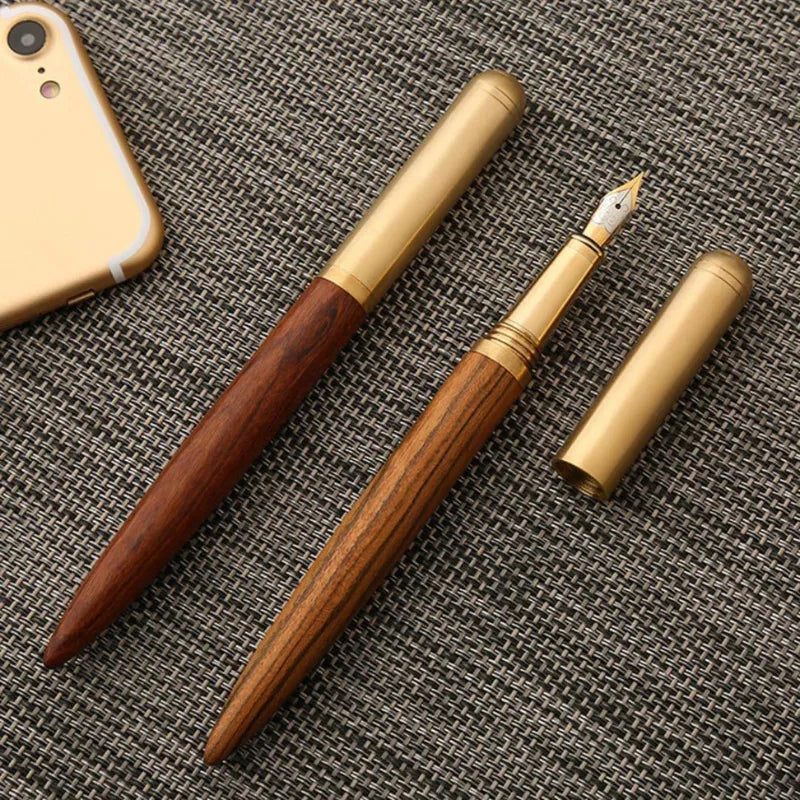 Caneta tinteiro de luxo 2023 Caneta de madeira e metal Caneta de ponta fina 0,5 mm Caneta de escrita suave e precisa Caneta tinteiro com tecnologia avançada, Caneta Tinteiro de Luxo 2023: A Nova Era da Elegância Caneta de Madeira e Metal com Ponta de 0,5 mm Experiência de Escrita Suave e Precisa Caneta Tinteiro de Luxo com Tecnologia Avançada Inovação e Estilo em Cada Traço