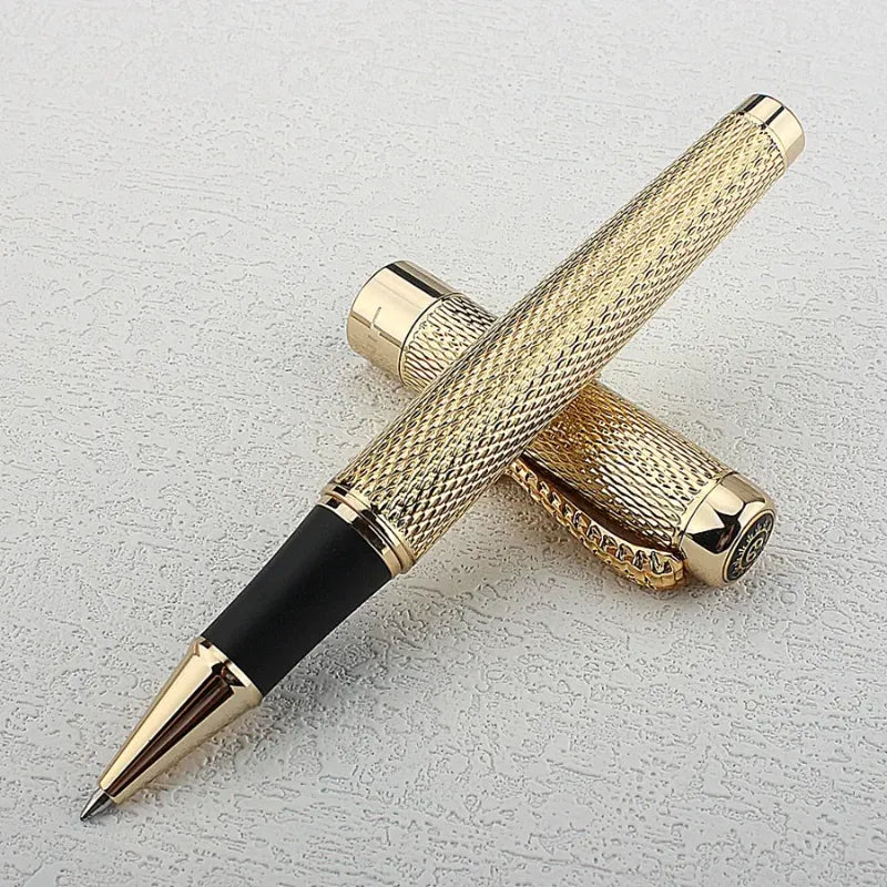 Caneta de luxo
Caneta de gel de secagem rápida
Caneta esferográfica premium
Ferramentas de escrita para escritório
Caneta para presentes corporativos
Caneta de escrita suave
Caneta esferográfica metálica
Caneta de precisão 0,7mm
Acessório de escrita elegante
Caneta para assinaturas profissionais Caneta Esferográfica de Luxo 0,7mm feita em metal premium. A caneta possui uma ponta de 0,7 mm para traços precisos e usa tinta de gel que seca rapidamente, evitando borrões. Ideal para profissionais que buscam sofi