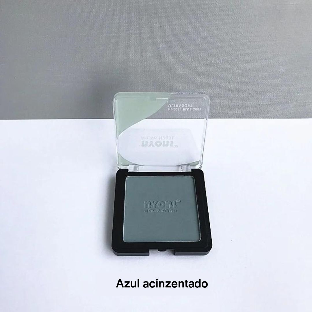 Pastel para Pintura Ultra Macio, mostrando a variedade de cores vibrantes e a textura suave. Artista utilizando os pastéis para criar uma obra de arte, destacando a facilidade de mistura e aplicação. Detalhe dos pastéis, enfatizando sua textura ultra macia e pigmentação intensa. Os pastéis sendo usados com outras mídias artísticas, ilustrando sua versatilidade.
