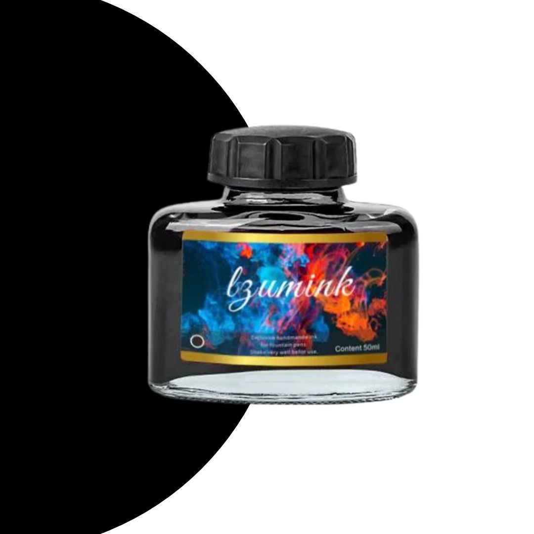 Frasco de Tinta Tinteiro Premium 50ml, perfeito para recarga de canetas-tinteiro. Demonstração da Tinta Tinteiro em uso, destacando a fluidez e a cor rica. Detalhe da textura e da qualidade da Tinta Tinteiro Premium. Processo de recarga de uma caneta-tinteiro com a Tinta Tinteiro Premium, mostrando facilidade e eficiência.