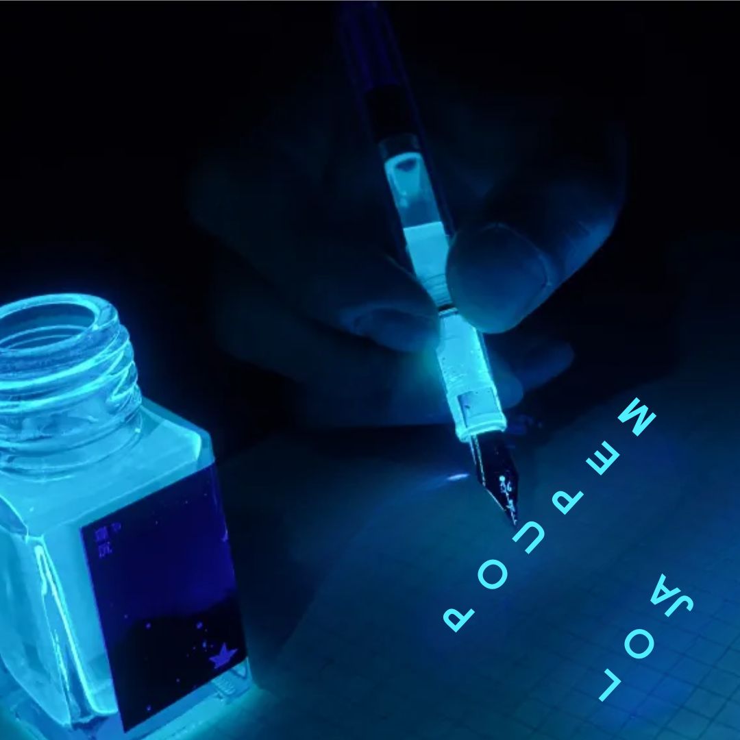 Tinta Fluorescente para Caneta Tinteiro: Magia Invisível de 18ml" "Escrita Mágica: Tinta Invisível para Caneta Tinteiro" "Inovação Criativa: Tinta Fluorescente de Alta Qualidade" "Revele o Invisível: Tinta para Caneta Tinteiro de 18ml" "Uma Reviravolta na Escrita: Tinta que Brilha no Escuro Tinta Fluorescente para Caneta Tinteiro Magia Invisível Tinta que Brilha no Escuro Escrita Criativa Caneta Tinteiro Inovadora 18ml de Tinta Invisível Luz UV para Tinta Mensagens Secretas Toque Mágico na Escrita