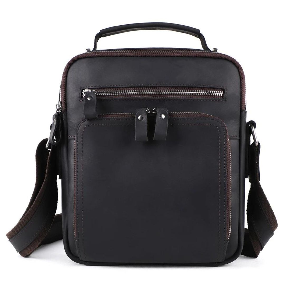 Reviva o estilo clássico com nossa Bolsa de Ombro Casual Vintage em Couro Genuíno. Combinando o charme do vintage com a funcionalidade contemporânea, esta bolsa é a escolha ideal para quem busca versatilidade e elegância em um acessório. Feita com materiais de alta qualidade, como couro genuíno e forro de poliéster durável, esta bolsa não só adiciona um toque de sofisticação ao seu visual, mas também oferece praticidade para o dia a dia.