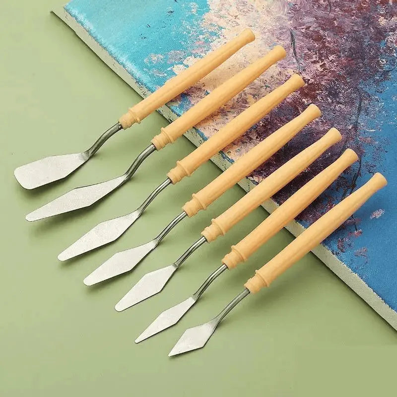 Explore texturas únicas e efeitos fascinantes em suas pinturas a óleo com nosso Kit de Espátula. Composto por 7 espátulas de alta qualidade, este conjunto oferece uma variedade de opções para ajudar você a criar obras de arte impressionantes e expressivas.