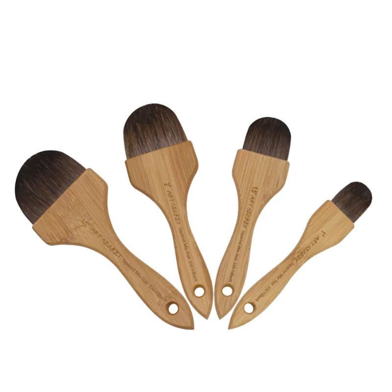 Conjunto de pincéis artísticos para desenho com cabos de bambu ecológicos.
Pincéis para pintura em aquarela, óleo, guache e acrílica.
Detalhe do cabo de madeira e pelos de animais flexíveis.