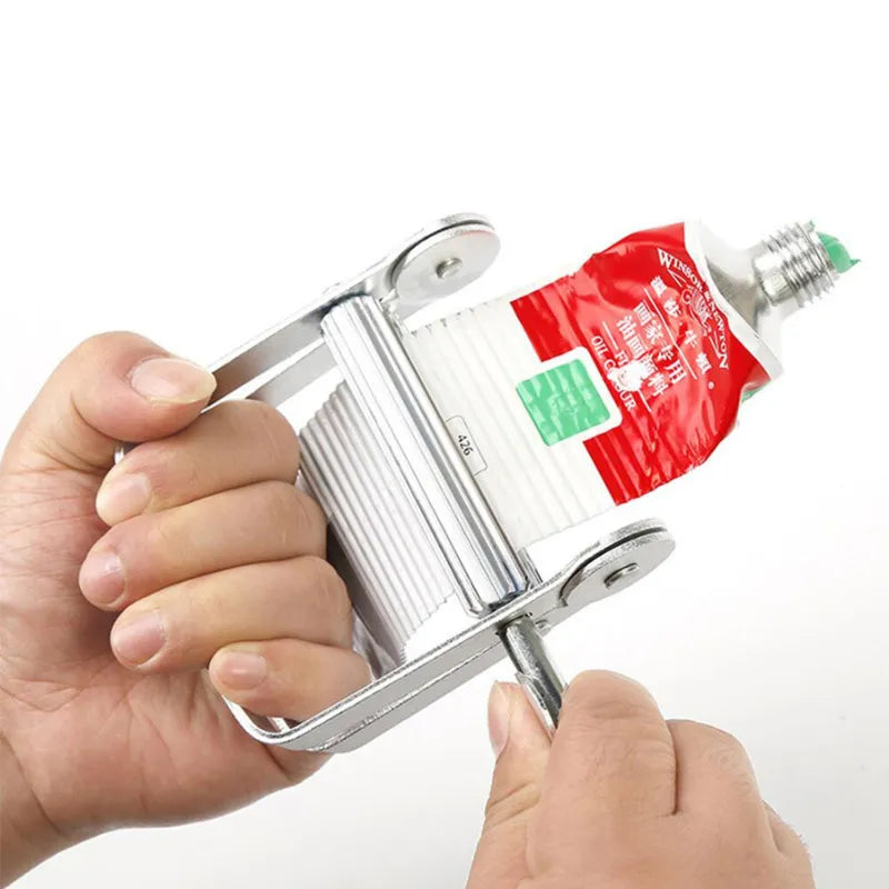 Espremedor manual de tinta em metal para otimizar o uso de tubos de tinta.
Ferramenta compacta para artistas e profissionais, reduzindo desperdícios de tinta.