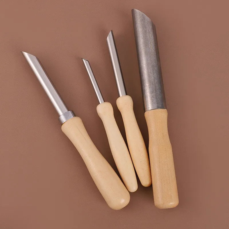 Conjunto de furadores de cerâmica com cabos de madeira e pontas de aço inoxidável.
Ferramentas para perfuração e marcação de argila em diferentes diâmetros.