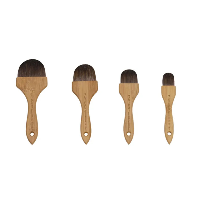 Conjunto de pincéis artísticos para desenho com cabos de bambu ecológicos.
Pincéis para pintura em aquarela, óleo, guache e acrílica.
Detalhe do cabo de madeira e pelos de animais flexíveis.