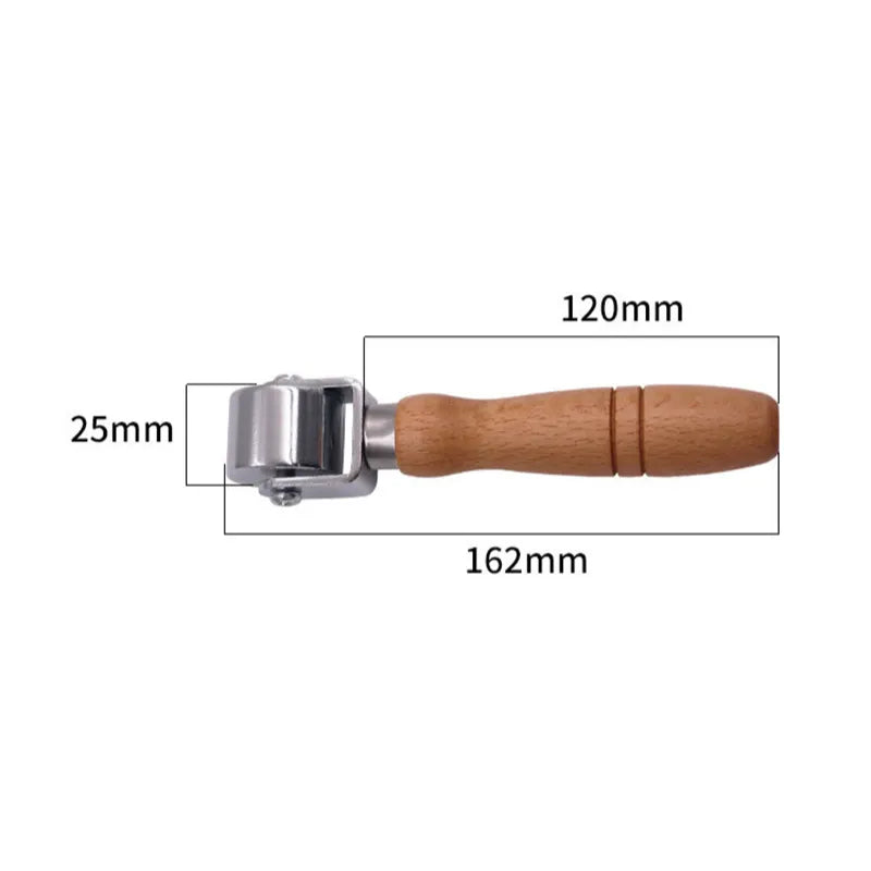 Rolo de pressão para couro
Ferramenta de acabamento em couro
Rolo de borda para costura de couro
Ferramenta de polimento de couro
Rolo de prensa de couro artesanal Rolo de Borda de Pressão para Artesanato em Couro, fabricado em aço com cabo de madeira maciça. Perfeito para polir superfícies, melhorar a adesão e garantir costuras retas em projetos de couro. Disponível em 25 mm, 60 mm e 100 mm de comprimento de tambor. Ferramenta de alta qualidade para acabamentos profissionais.