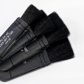 Pincel de aquarela
Pincel de guache
Ferramenta artística para aquarela
Pincel misto para artistas
Pincel com cabo de madeira polido Pincel Misto Aquarela com tamanho de 33mm, feito com cabelo misto de alta qualidade e cabo de madeira polido. Perfeito para técnicas de aquarela e guache, disponível em variações de 20mm a 50mm. Ferramenta versátil e ideal para artistas que buscam precisão e suavidade em suas criações.