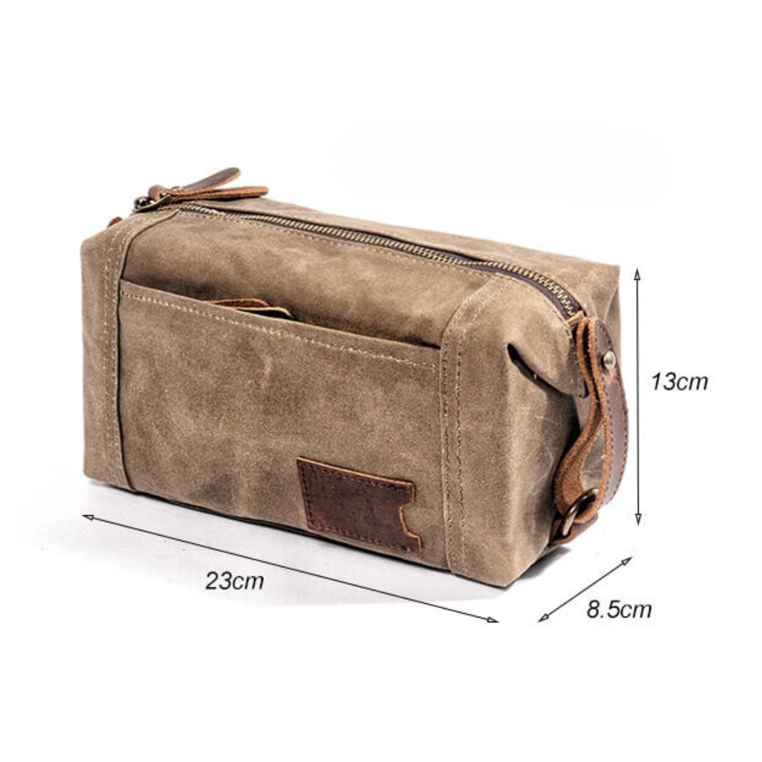 Explore o mundo com estilo e organização! Nossa Bolsa Organizadora de Lona para Viagem é feita com lona de alta qualidade e possui um fechamento de zíper durável para manter seus pertences seguros. O design vintage inspirador irá adicionar um toque único às suas aventuras.