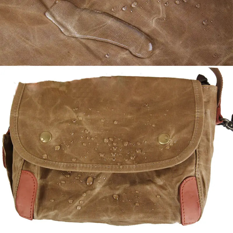 Bolsa de Lona Encerada, Estilo Vintage, Bolsa Unissex, Bolsa Resistente à Água, Bolsa com Zíper, Bolsa Versátil, Bolsa de Náilon, Bolsa para Todas as Ocasiões, Acessório Durável, Bolsa de Ombro Clássica, Design Funcional, Moda e Praticidade, Bolsa Elegante, Material Resistente, Bolsa Casual e Elegante, Bolsa de lona encerada a óleo com estilo vintage, unissex e resistente à água. Fechamento por zíper e material de náilon durável.