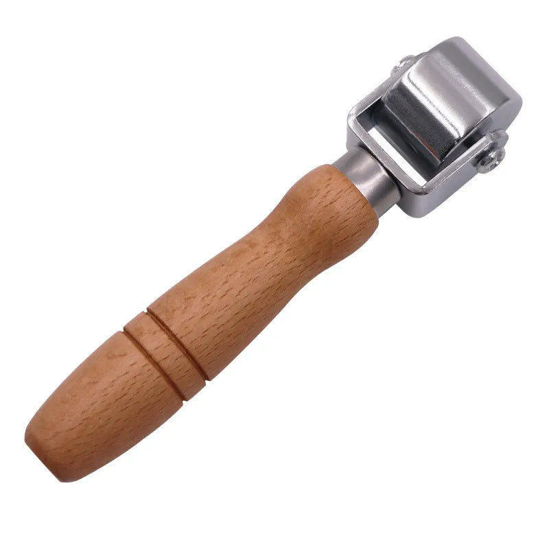 Rolo de pressão para couro
Ferramenta de acabamento em couro
Rolo de borda para costura de couro
Ferramenta de polimento de couro
Rolo de prensa de couro artesanal Rolo de Borda de Pressão para Artesanato em Couro, fabricado em aço com cabo de madeira maciça. Perfeito para polir superfícies, melhorar a adesão e garantir costuras retas em projetos de couro. Disponível em 25 mm, 60 mm e 100 mm de comprimento de tambor. Ferramenta de alta qualidade para acabamentos profissionais.