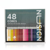 Lápis de cor a Base de Água! Este conjunto inclui conjunto de lápis de 48 ou 72 unidades brilhantes e ousados à base de água para todas as suas necessidades artísticas. Os núcleos coloridos de 3,0 mm proporcionam um traço suave e durável, perfeito para todos os tipos de papel. Seja criativo e eleve seu jogo estacionário com estes lápis de alta qualidade.