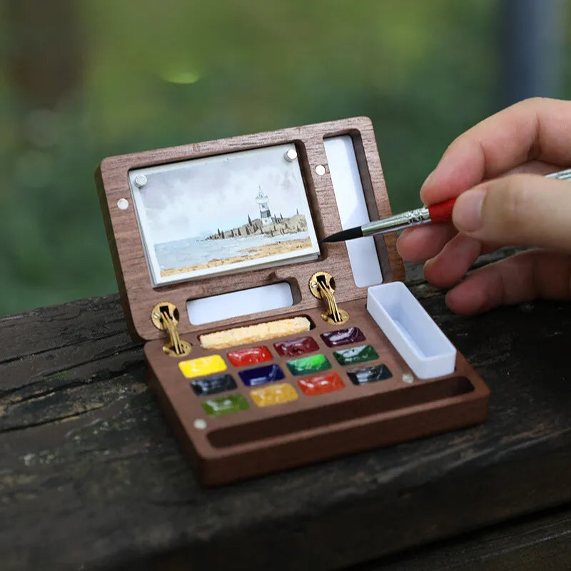Caixa de paleta de aquarela portátil
Paleta magnética de madeira
Ferramentas de pintura ao ar livre
Paleta de aquarela para viagem
Conjunto de pintura de aquarela compacta
Caixa de aquarela de madeira para artistas Caixa de Paleta de Aquarela Magnética em madeira de nogueira, com espaço para 12 cores, mini lápis de viagem, esponja e folhas de papel aquarela Baohong 300g. Compacta e magnética, é ideal para artistas que pintam ao ar livre. Perfeita para transportar e usar em qualquer lugar.