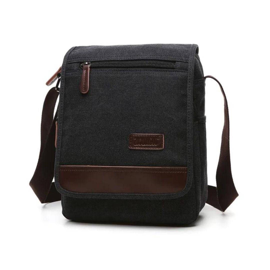Bolsa Casual Masculina possui especificações que incluem bolso interno com zíper feito com forro de poliéster e material principal Oxford. Disponível nos tamanhos pequeno, médio e grande, a bolsa pode guardar sua carteira, iPad, celular, chaves e muito mais. Use-a confortavelmente como ombro ou bolsa e carregue seus itens essenciais com facilidade.