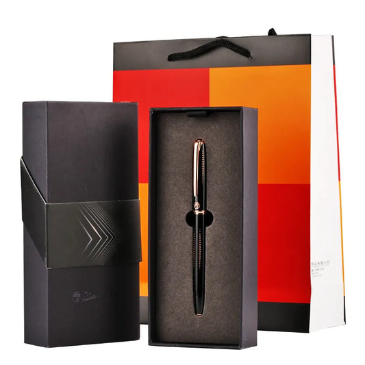 Caneta tinteiro de luxo
Caneta de metal para escrita
Caneta tinteiro com ponta fina
Caneta para uso profissional
Ferramentas de escrita premium
Caneta de presente corporativo
Caneta de precisão Caneta Tinteiro Profissional em Metal com ponta fina de iraurita de 0,5 mm, disponível em preto, azul e cinza. A caneta tem um corpo de latão metálico resistente e acompanha uma elegante caixa de presente, perfeita para presentes sofisticados e uso profissional.Caneta tinteiro de luxo
Caneta de metal para escrita
Can