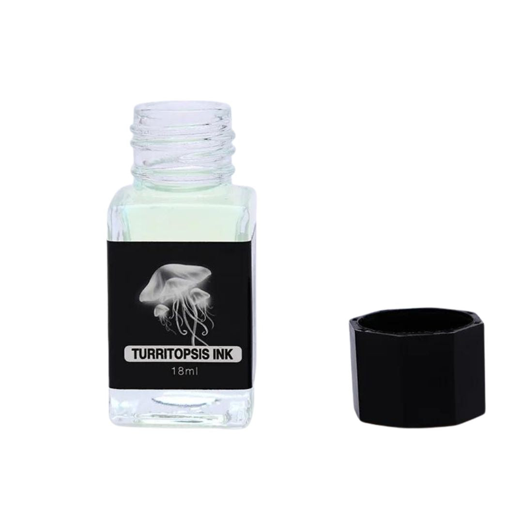 Tinta Fluorescente para Caneta Tinteiro: Magia Invisível de 18ml" "Escrita Mágica: Tinta Invisível para Caneta Tinteiro" "Inovação Criativa: Tinta Fluorescente de Alta Qualidade" "Revele o Invisível: Tinta para Caneta Tinteiro de 18ml" "Uma Reviravolta na Escrita: Tinta que Brilha no Escuro Tinta Fluorescente para Caneta Tinteiro Magia Invisível Tinta que Brilha no Escuro Escrita Criativa Caneta Tinteiro Inovadora 18ml de Tinta Invisível Luz UV para Tinta Mensagens Secretas Toque Mágico na Escrita