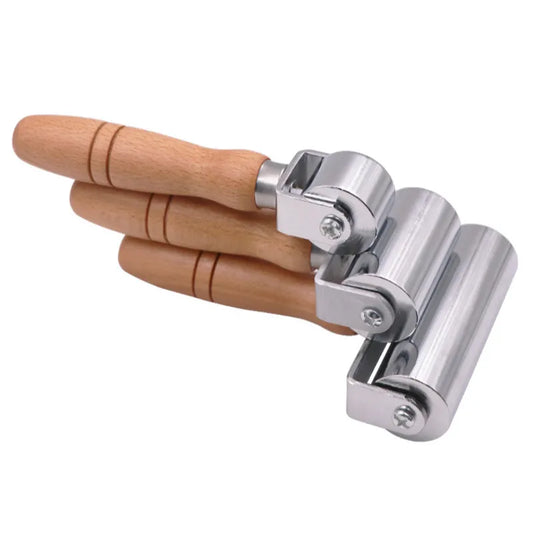 Rolo de pressão para couro
Ferramenta de acabamento em couro
Rolo de borda para costura de couro
Ferramenta de polimento de couro
Rolo de prensa de couro artesanal Rolo de Borda de Pressão para Artesanato em Couro, fabricado em aço com cabo de madeira maciça. Perfeito para polir superfícies, melhorar a adesão e garantir costuras retas em projetos de couro. Disponível em 25 mm, 60 mm e 100 mm de comprimento de tambor. Ferramenta de alta qualidade para acabamentos profissionais.