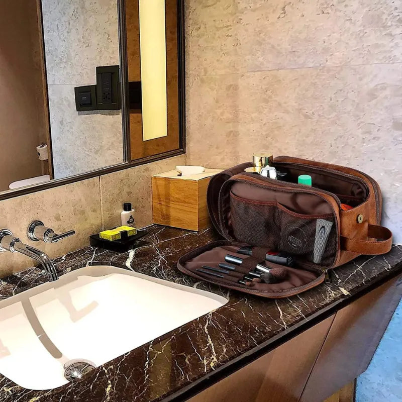 Nécessaire Organizadora para Viagem: Organização e Proteção em Suas Viagens
Mantenha Seus Itens Essenciais Seguros com a Nécessaire Impermeável
Praticidade e Estilo com a Nécessaire de Couro PU
Compacta e Funcional: A Nécessaire Perfeita para Suas Viagens
Organize Suas Aventuras com a Nécessaire para Viagem Nécessaire de viagem impermeável
Organizadora de viagem com compartimentos
Nécessaire de couro PU
Acessório de viagem resistente e prático
Nécessaire multiuso para viagens