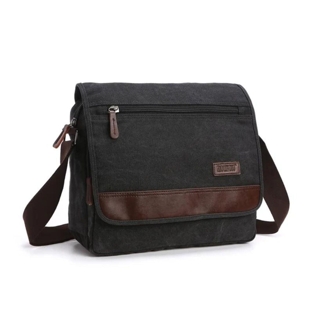 Bolsa Casual Masculina possui especificações que incluem bolso interno com zíper feito com forro de poliéster e material principal Oxford. Disponível nos tamanhos pequeno, médio e grande, a bolsa pode guardar sua carteira, iPad, celular, chaves e muito mais. Use-a confortavelmente como ombro ou bolsa e carregue seus itens essenciais com facilidade.