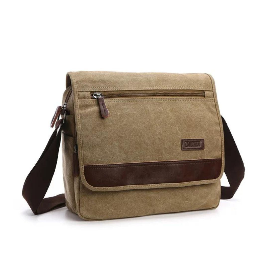Bolsa Casual Masculina possui especificações que incluem bolso interno com zíper feito com forro de poliéster e material principal Oxford. Disponível nos tamanhos pequeno, médio e grande, a bolsa pode guardar sua carteira, iPad, celular, chaves e muito mais. Use-a confortavelmente como ombro ou bolsa e carregue seus itens essenciais com facilidade.