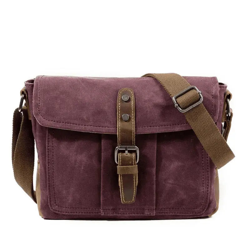 Reviva a nostalgia do passado com nossa Bolsa de Lona Retrô. Inspirada no estilo vintage clássico, esta bolsa combina charme retrô com funcionalidade moderna, tornando-a uma escolha versátil para qualquer ocasião.