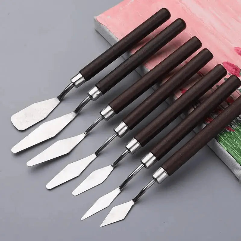 Explore texturas únicas e efeitos fascinantes em suas pinturas a óleo com nosso Kit de Espátula. Composto por 7 espátulas de alta qualidade, este conjunto oferece uma variedade de opções para ajudar você a criar obras de arte impressionantes e expressivas.