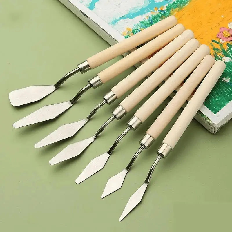 Explore texturas únicas e efeitos fascinantes em suas pinturas a óleo com nosso Kit de Espátula. Composto por 7 espátulas de alta qualidade, este conjunto oferece uma variedade de opções para ajudar você a criar obras de arte impressionantes e expressivas.