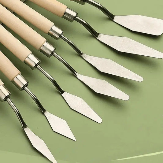 Explore texturas únicas e efeitos fascinantes em suas pinturas a óleo com nosso Kit de Espátula. Composto por 7 espátulas de alta qualidade, este conjunto oferece uma variedade de opções para ajudar você a criar obras de arte impressionantes e expressivas.