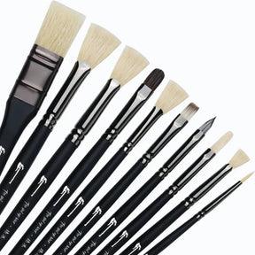 Conjunto de 10 pincéis profissionais para desenho com cabo de madeira e cerdas naturais.
Detalhe das cerdas naturais e cabo ergonômico de madeira dos pincéis para pintura a óleo.