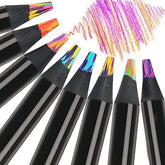 Lápis de cor com núcleo arco-íris para efeitos multicoloridos.
Detalhe do núcleo arco-íris do lápis de cor.
Desenho feito com lápis de cor de núcleo arco-íris, efeito vibrante.