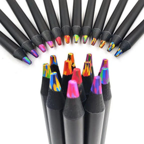 Lápis de cor com núcleo arco-íris para efeitos multicoloridos.
Detalhe do núcleo arco-íris do lápis de cor.
Desenho feito com lápis de cor de núcleo arco-íris, efeito vibrante.